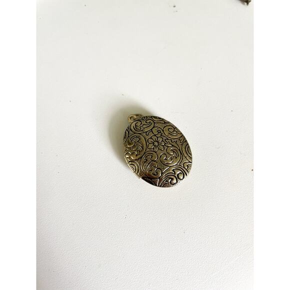 Oval Etched Floral Locket Charm Gold Victorian - Picture 1 of 5